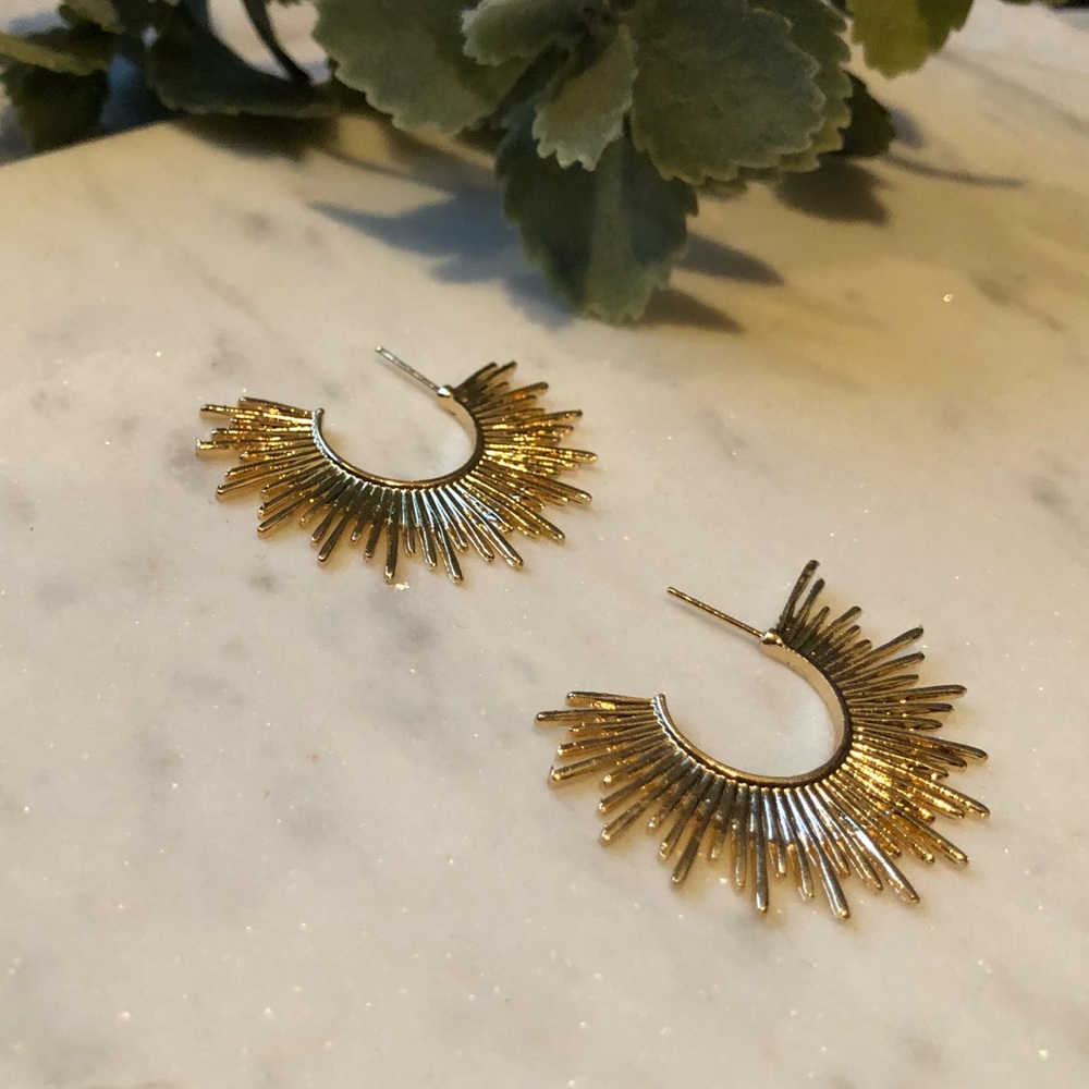 The Milo - Star Burst Earrings - Picture 3 of 4
